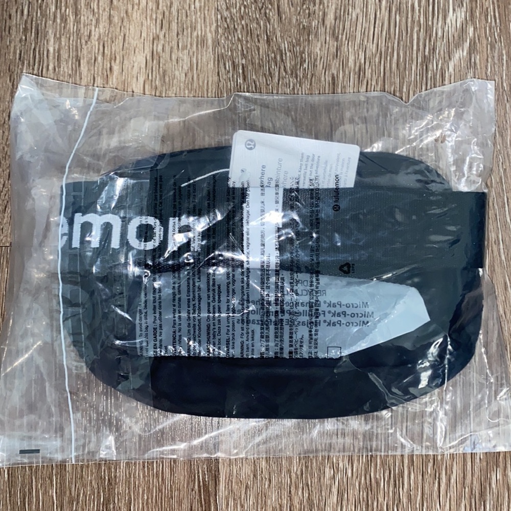 NWT Lululemon Everywhere Belt Bag, Wordmark Logo Black - Picture 5 of 6